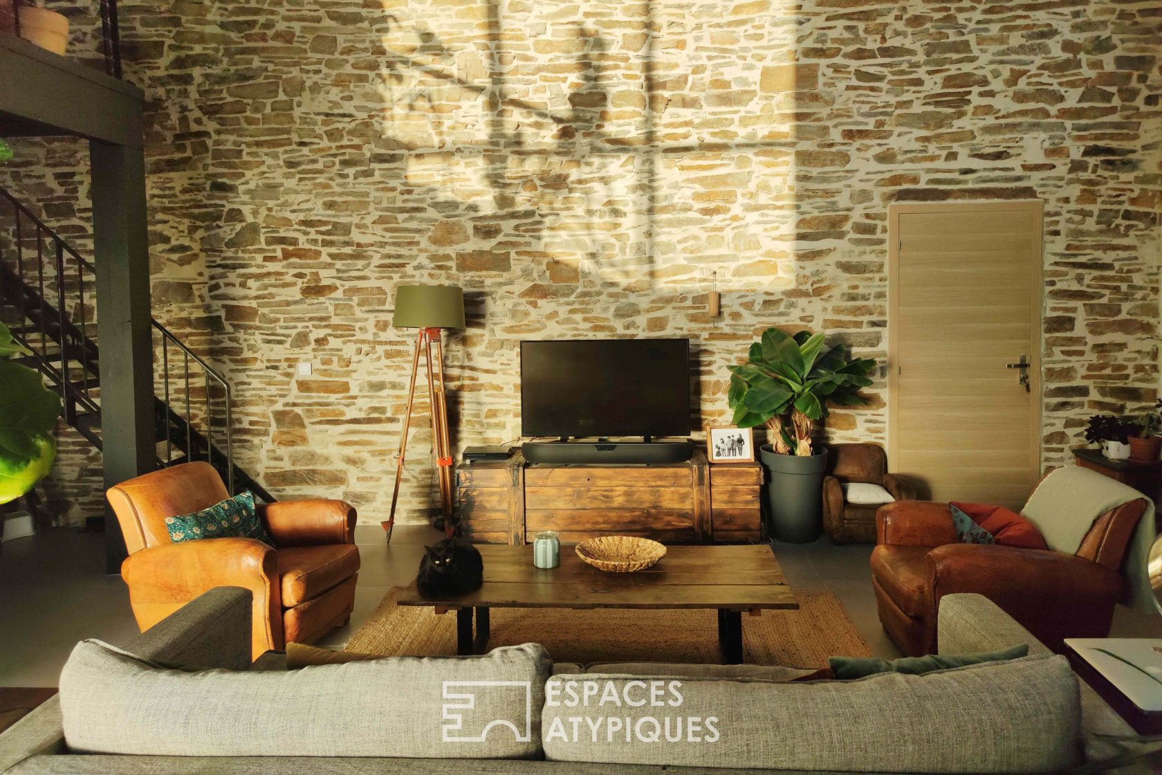 Nantes wood and stone loft