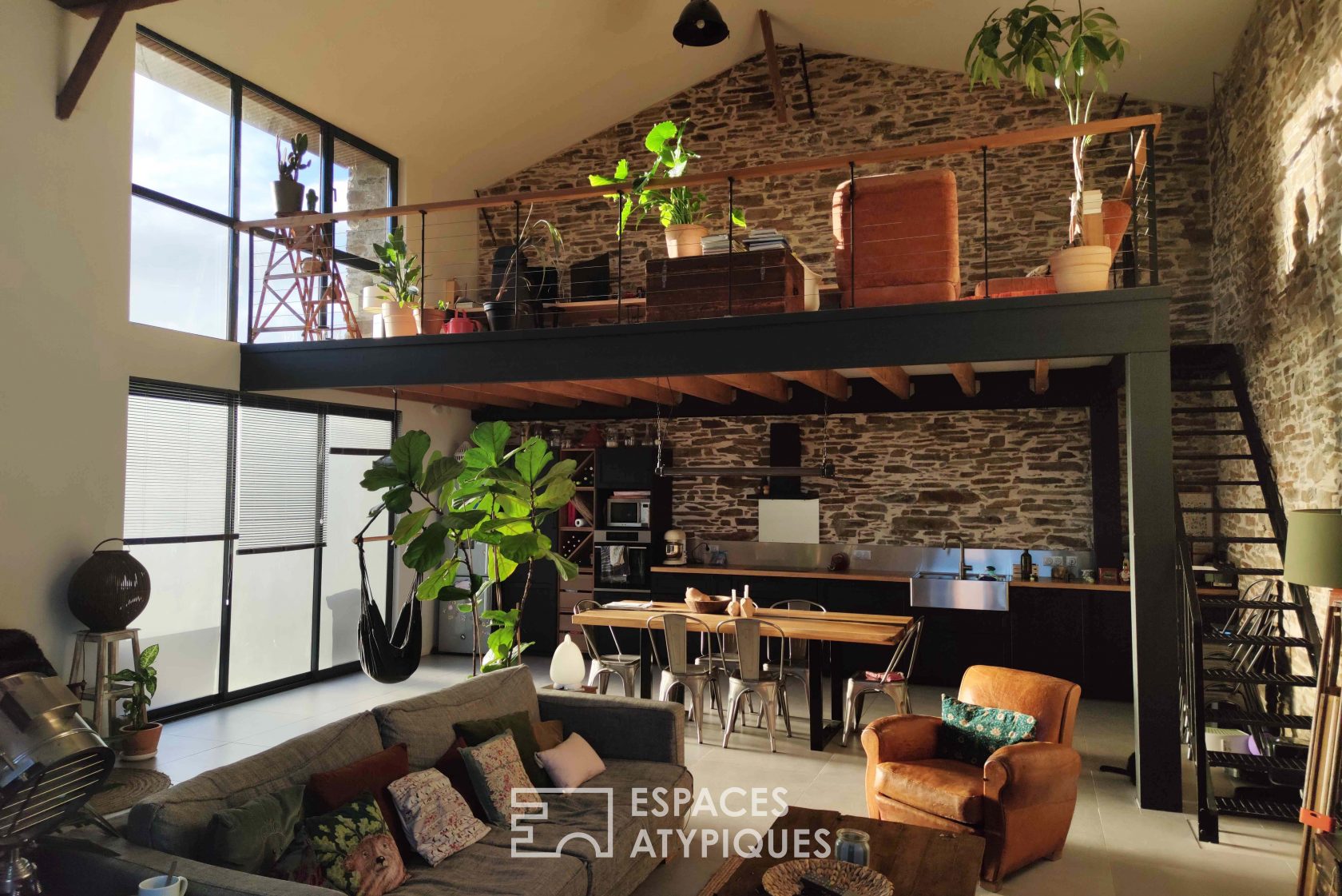Nantes wood and stone loft