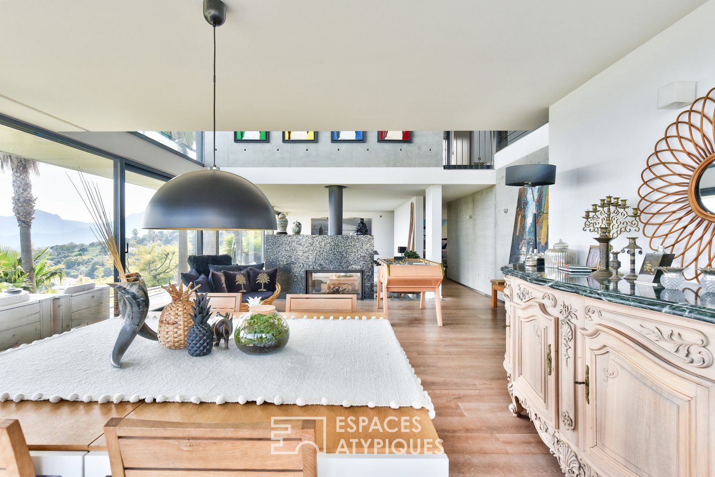 Contemporary Californian villa with sea view