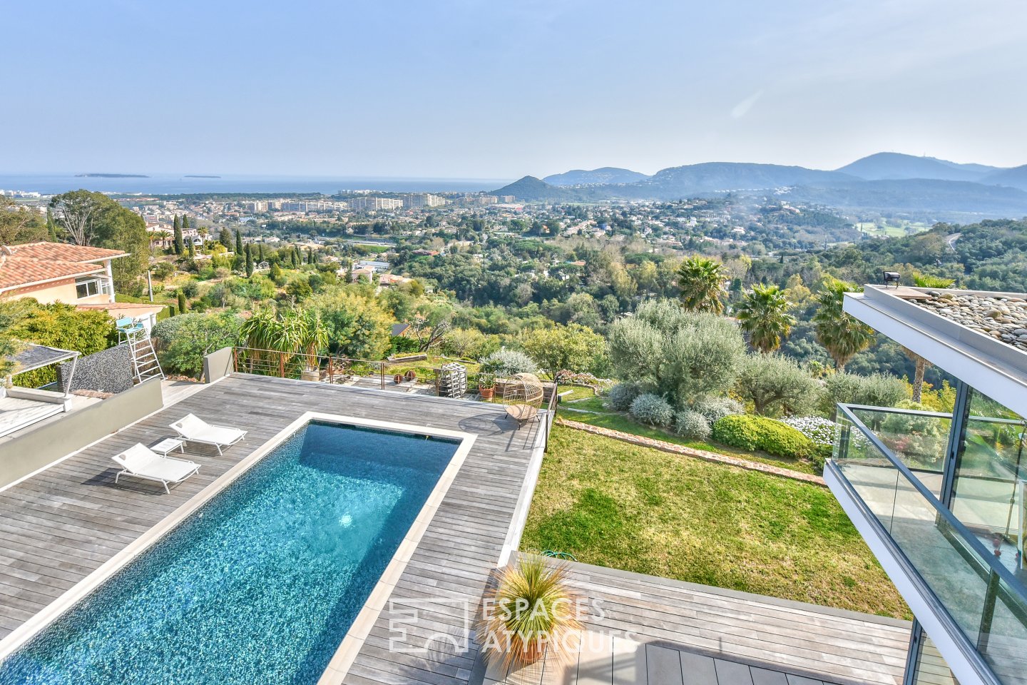 Villa californienne contemporaine avec vue mer