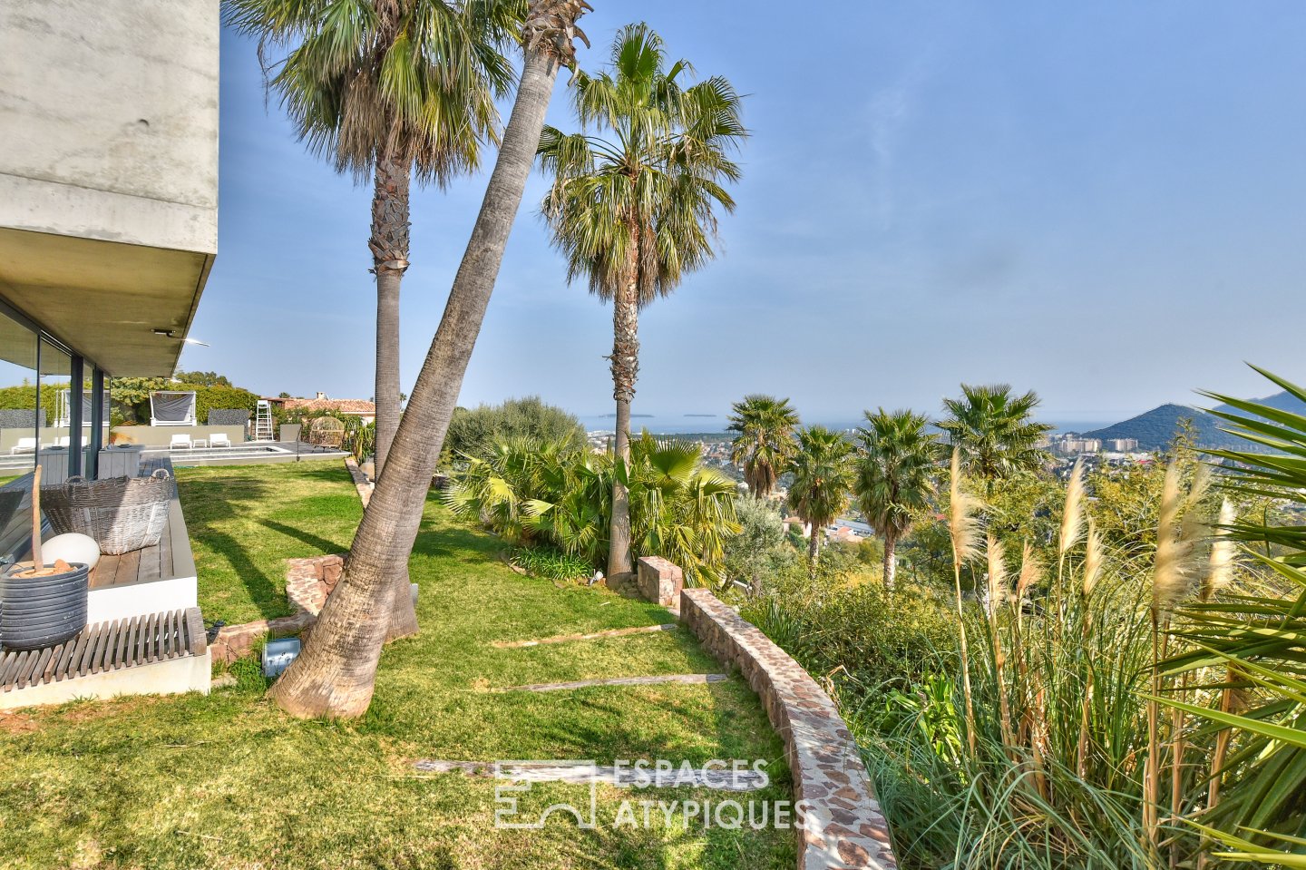 Villa californienne contemporaine avec vue mer