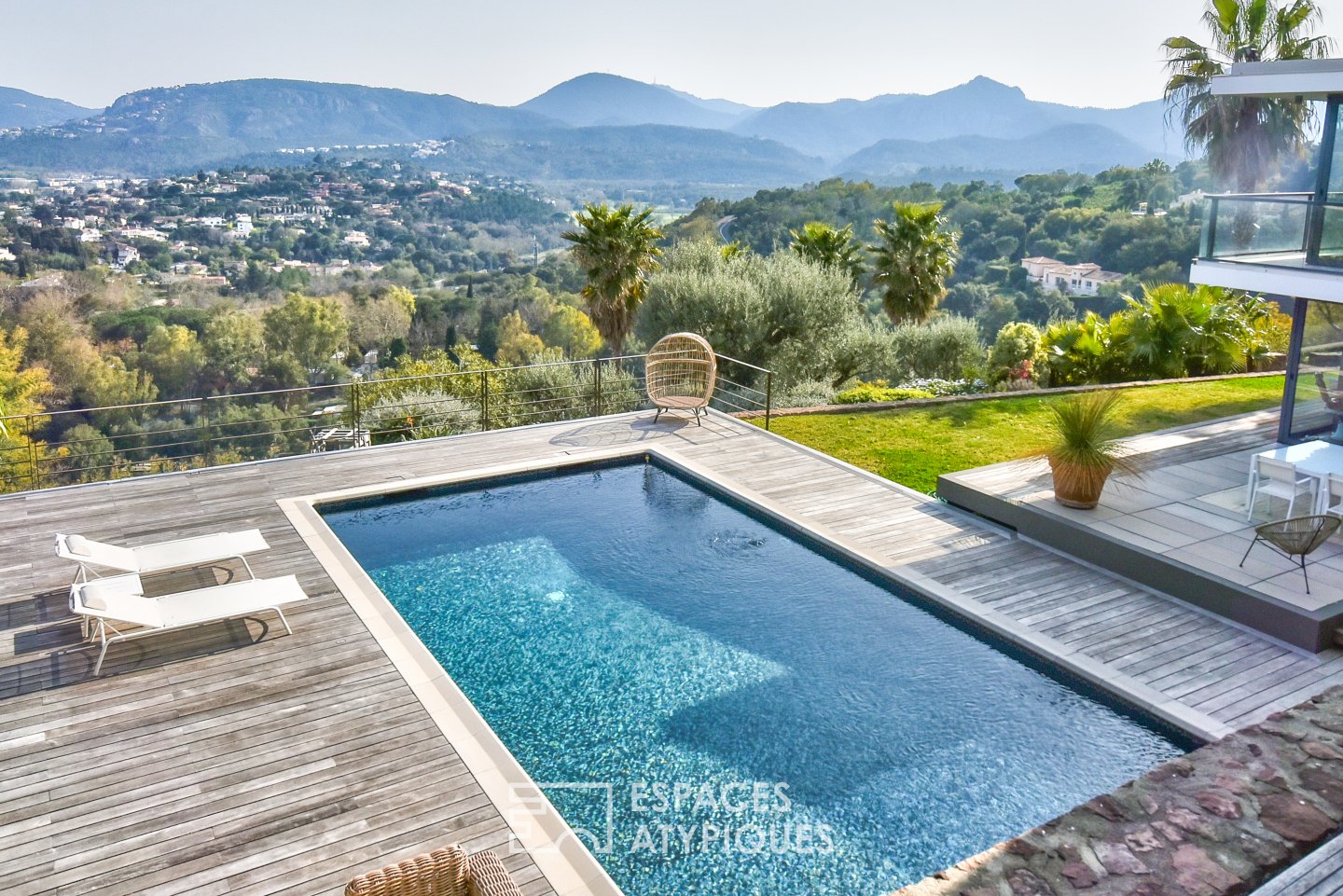 Villa californienne contemporaine avec vue mer