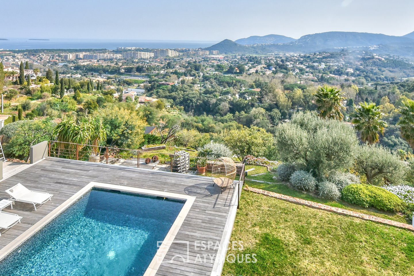 Contemporary Californian villa with sea view