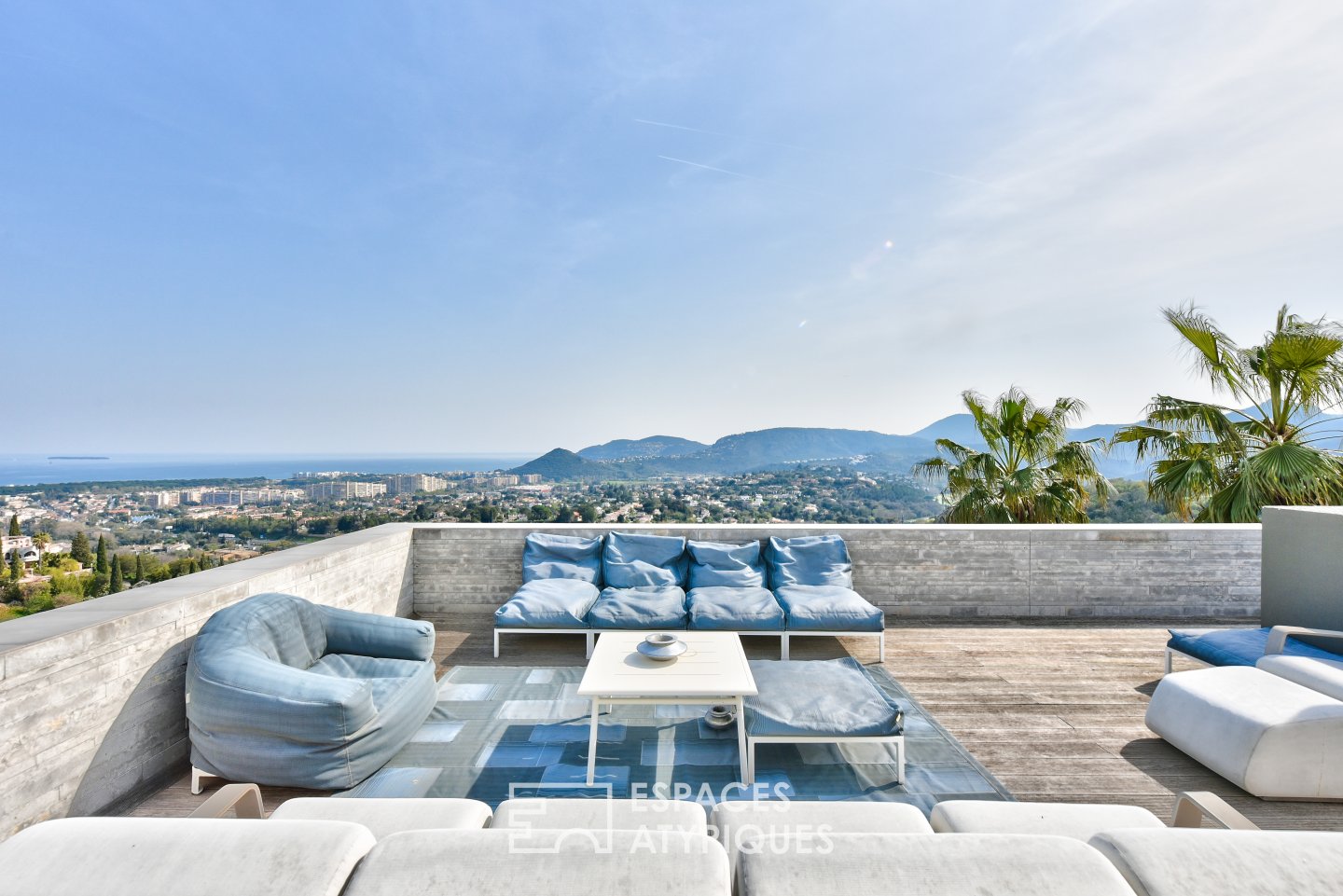 Contemporary Californian villa with sea view