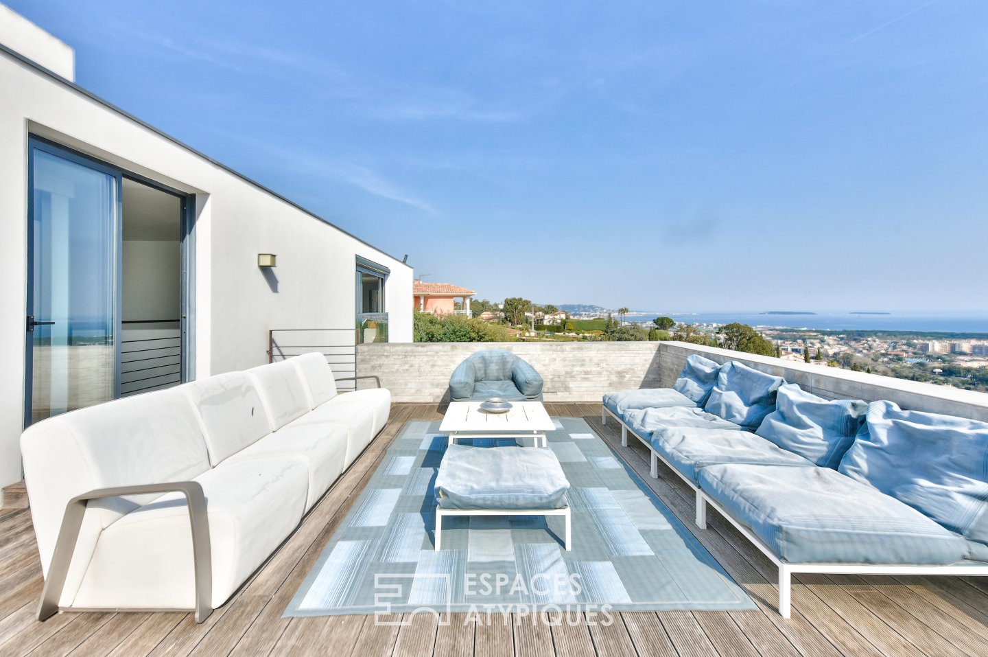 Villa californienne contemporaine avec vue mer