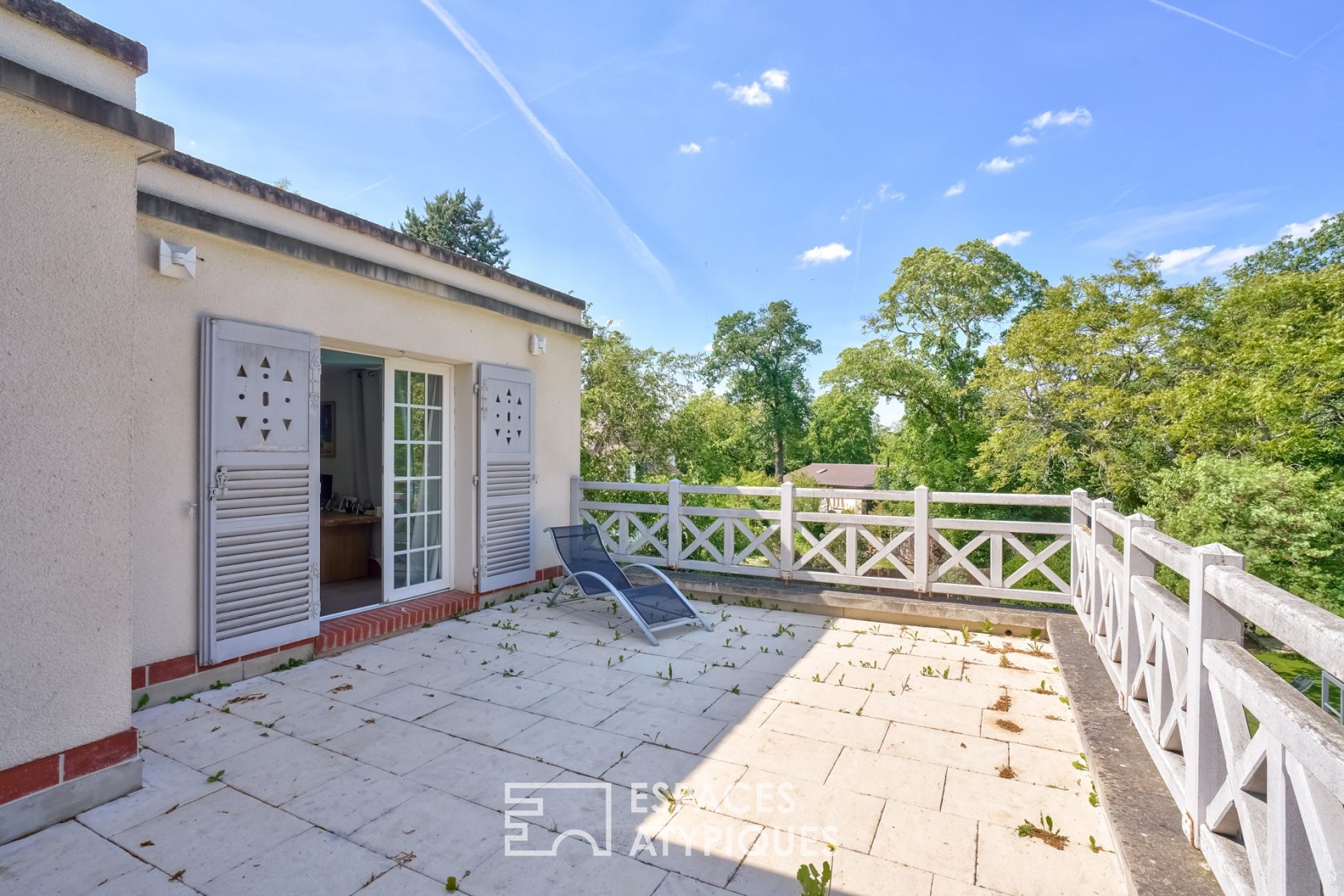 Anglo-Norman architecture house with pool