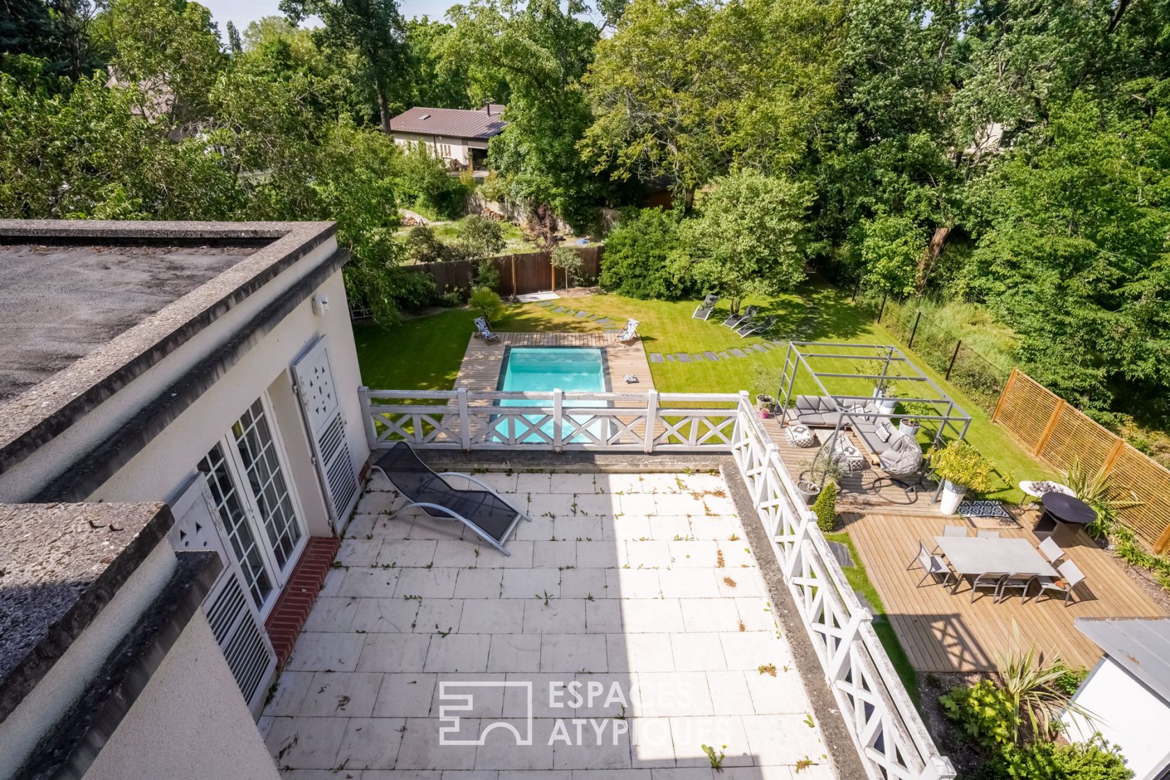 Anglo-Norman architecture house with pool