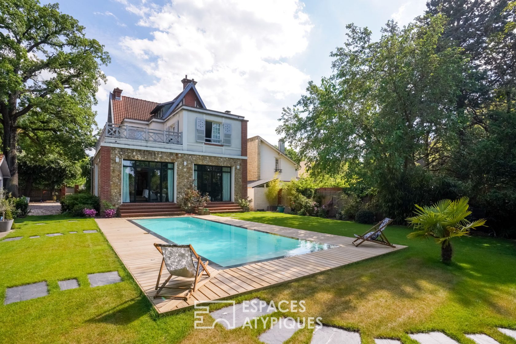 Anglo-Norman architecture house with pool