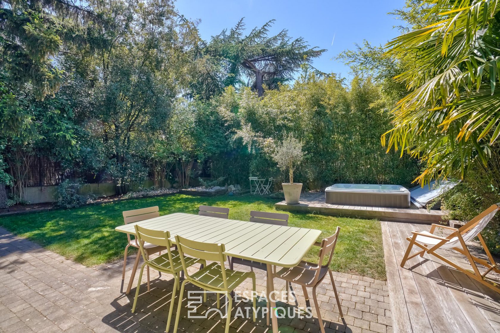Townhouse with garden and jaccuzi
