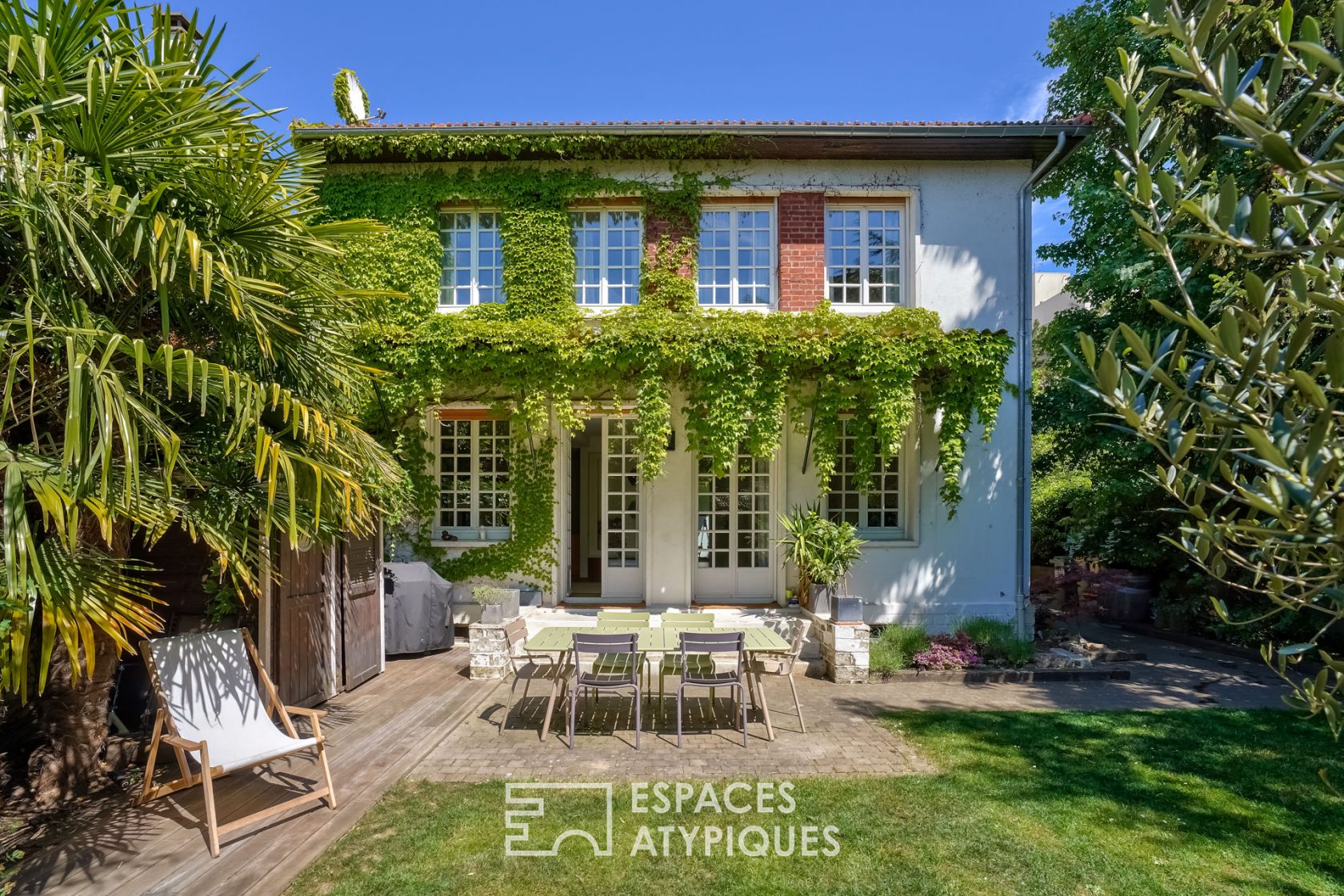 Townhouse with garden and jaccuzi