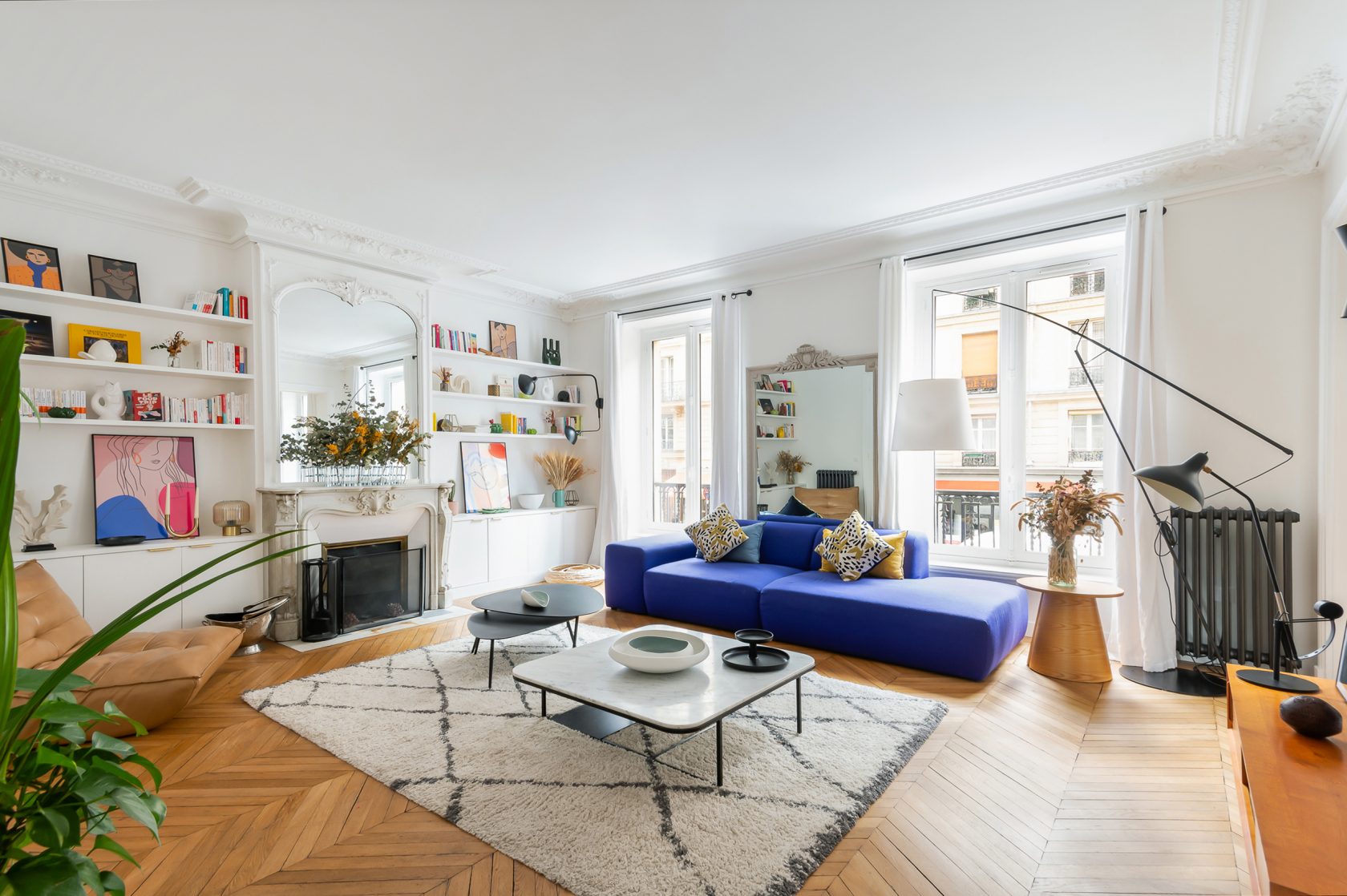 Appartement haussmanien avec une décoration contemporaine