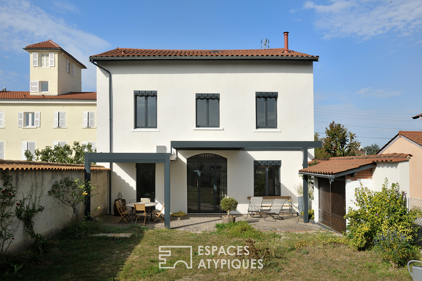 Maison ancienne rénovée dans un esprit moderne