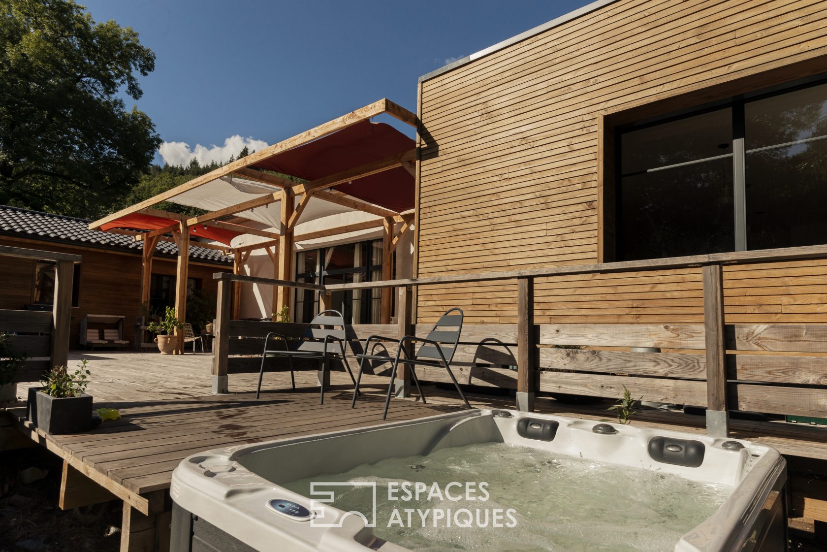 Maison déco avec terrasse en bois