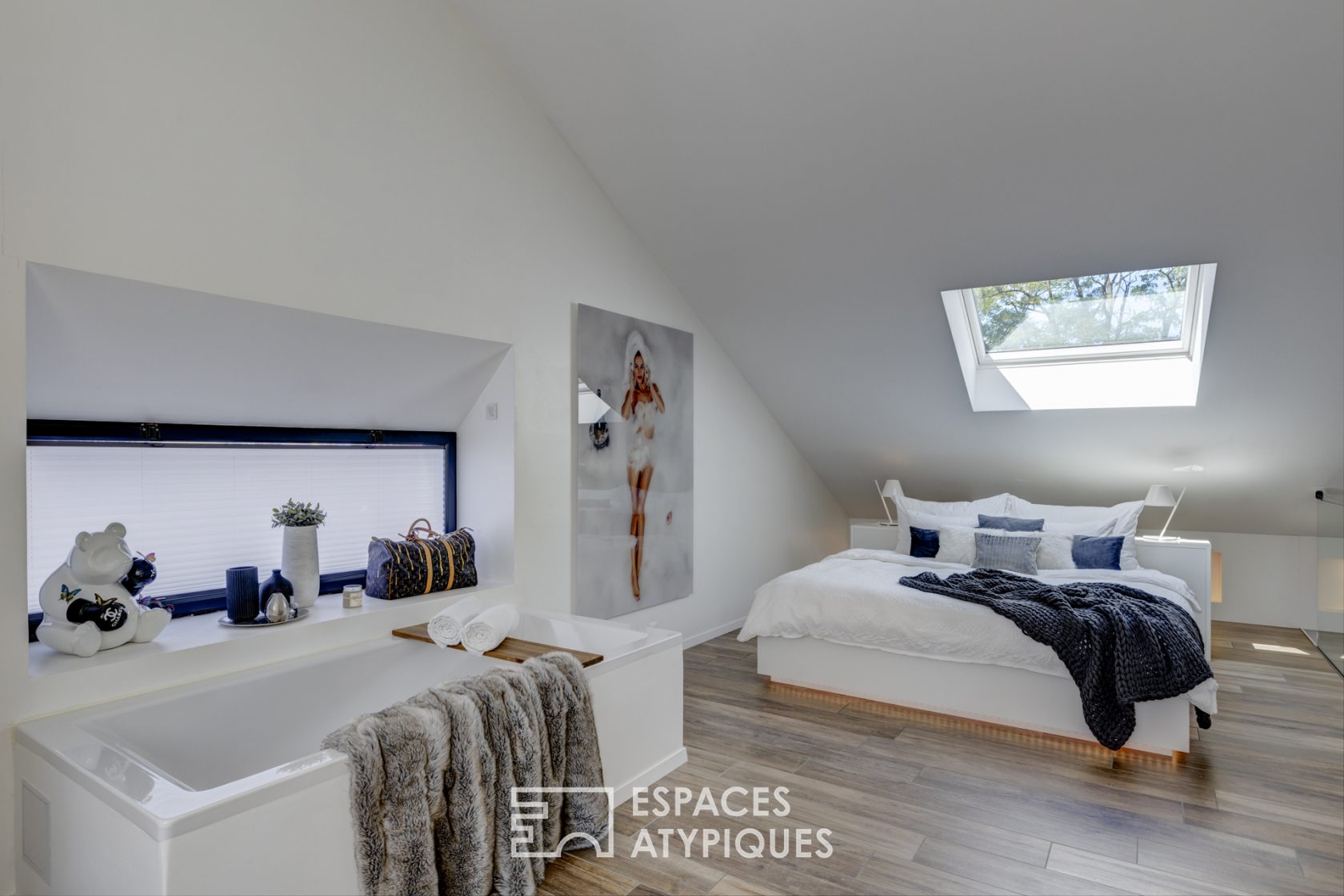 House-Loft with clean lines