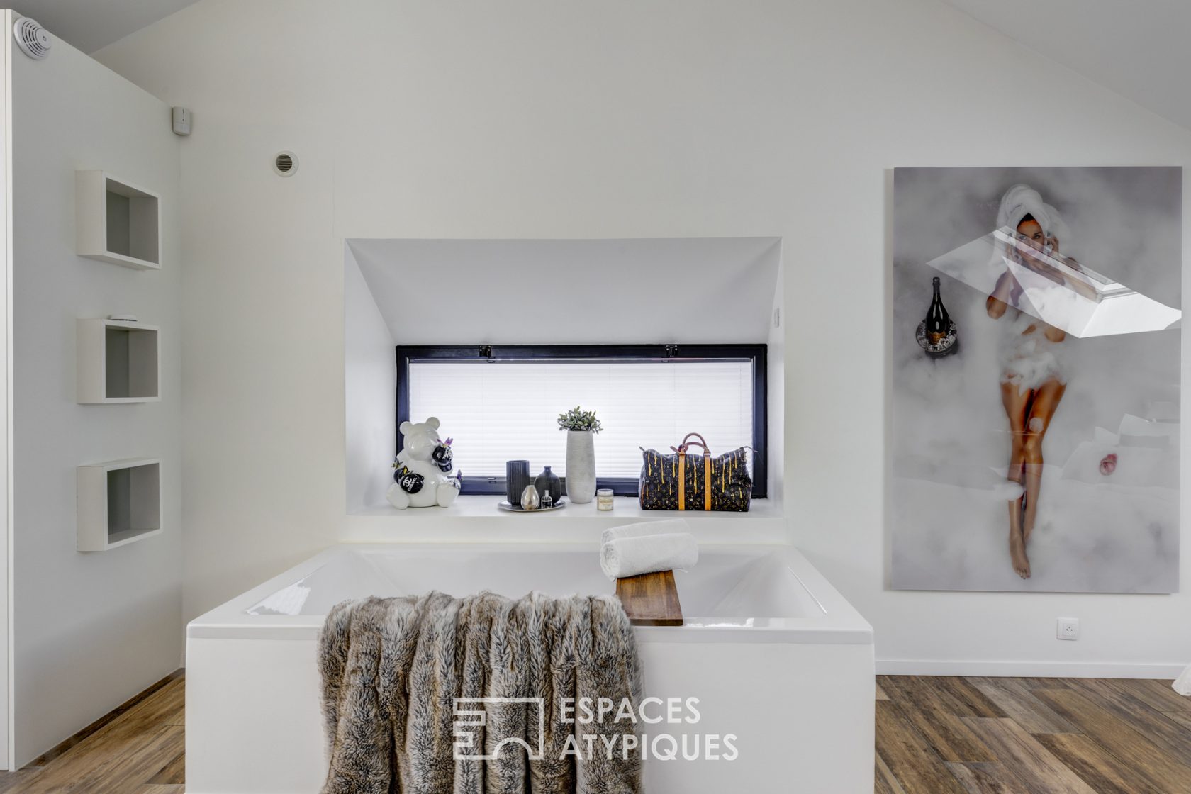 House-Loft with clean lines
