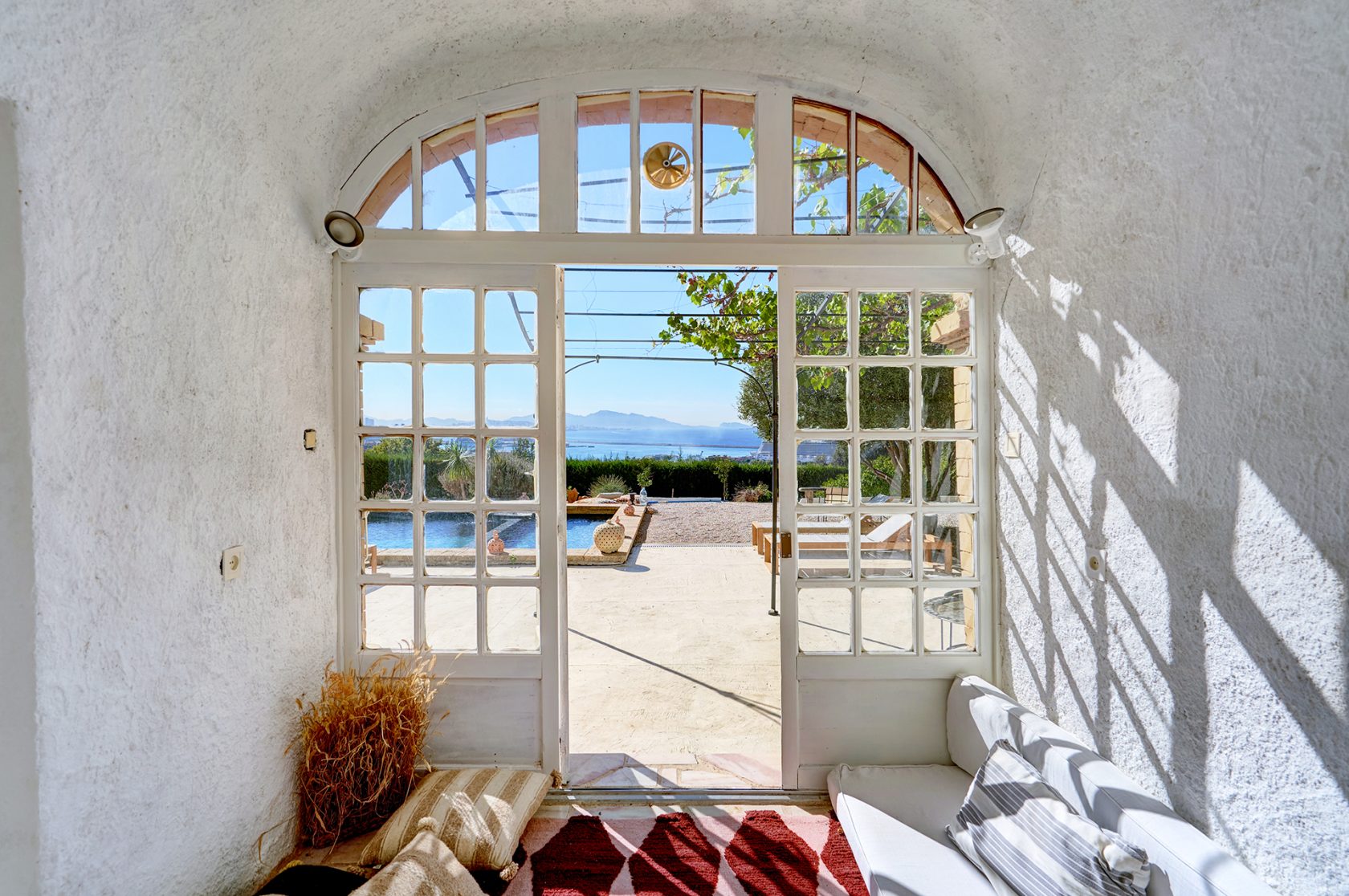 Andalusian villa with Mediterranean decoration