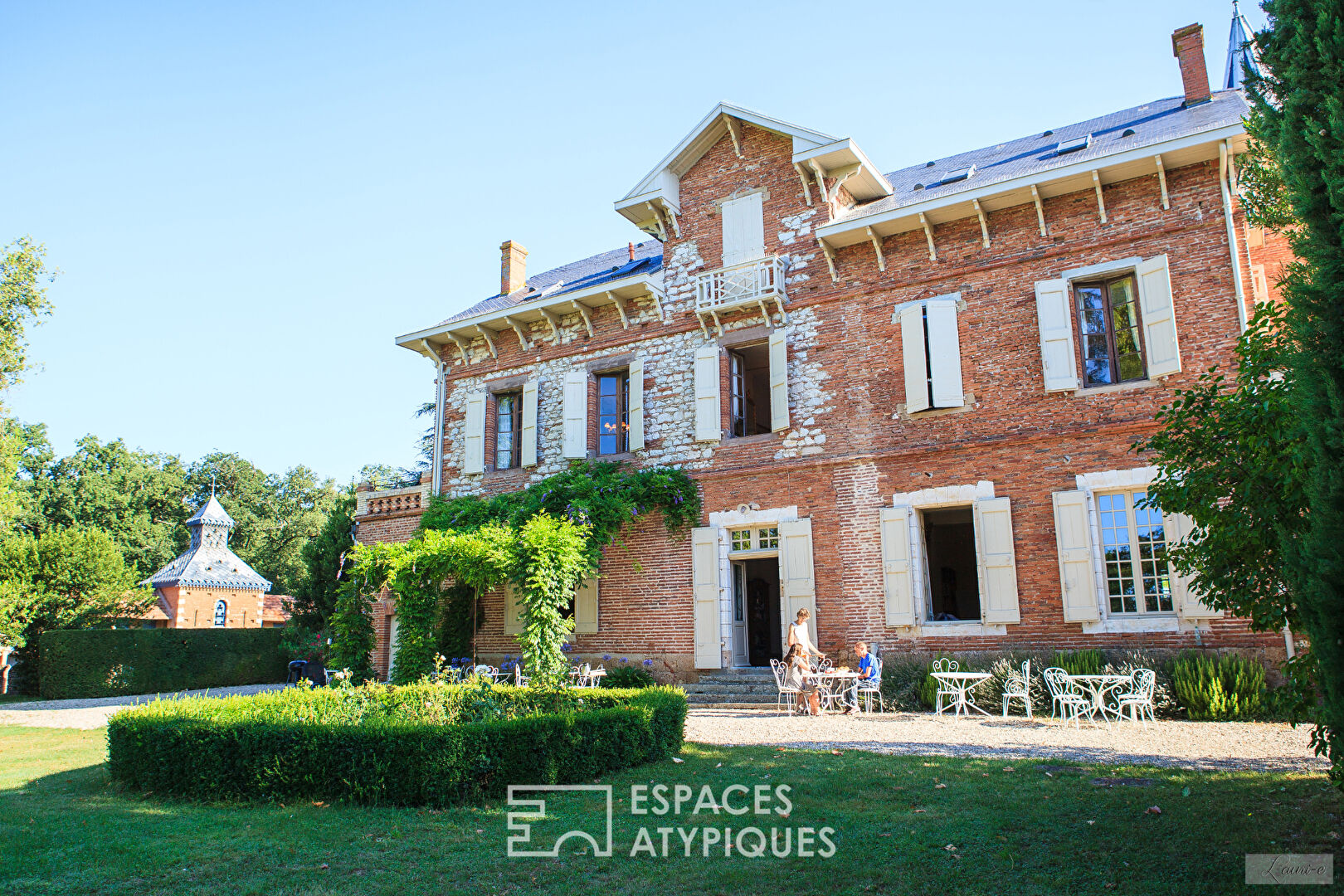 Château manoir et son ancien pigeonnier rénové