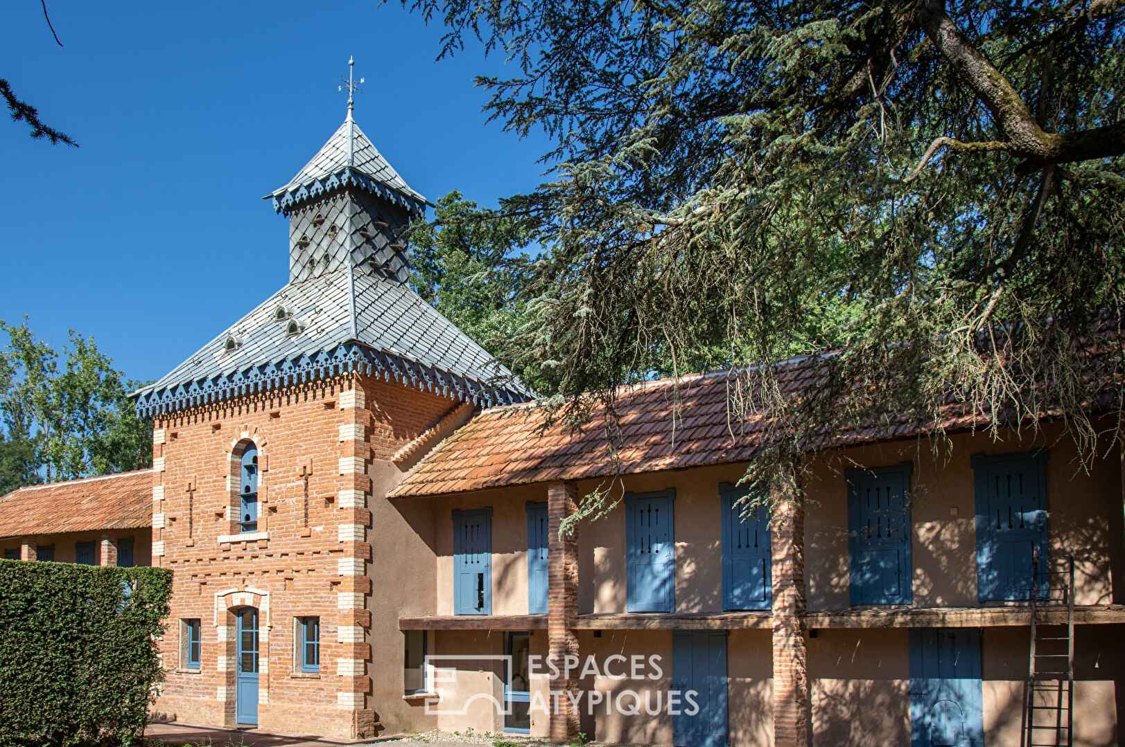 Château manoir et son ancien pigeonnier rénové