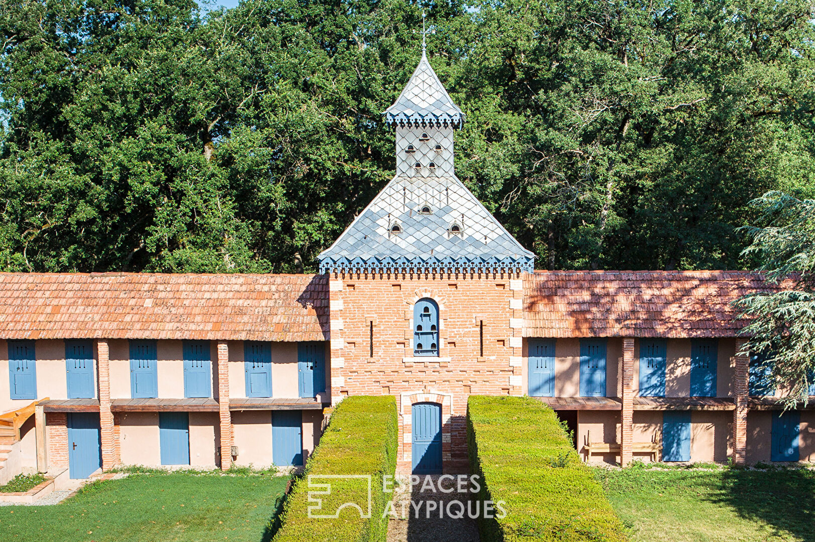 Château manoir et son ancien pigeonnier rénové