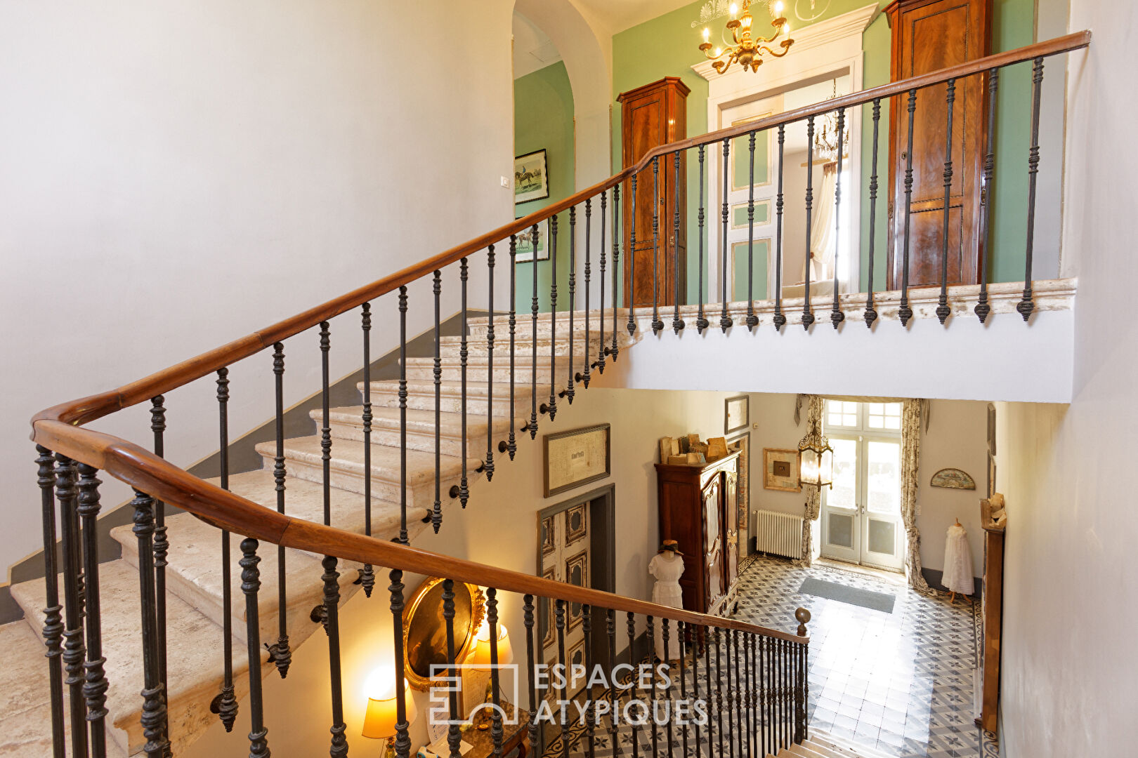 Château manoir et son ancien pigeonnier rénové