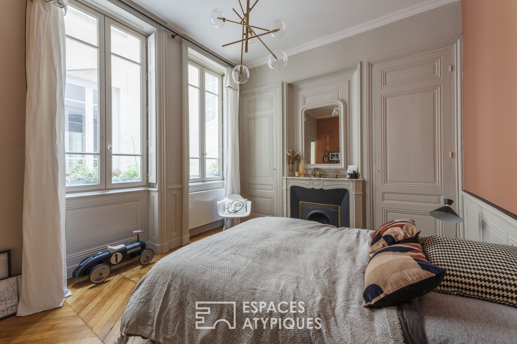 Haussmannian apartment with contemporary decoration