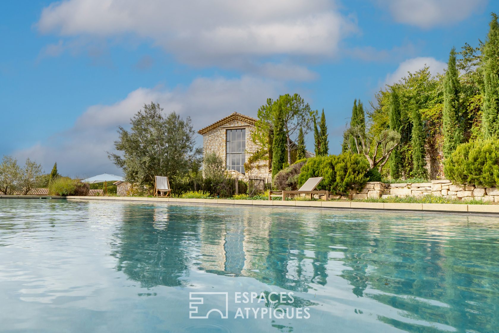 Mas provençal en pierre décoration méditérranéenne