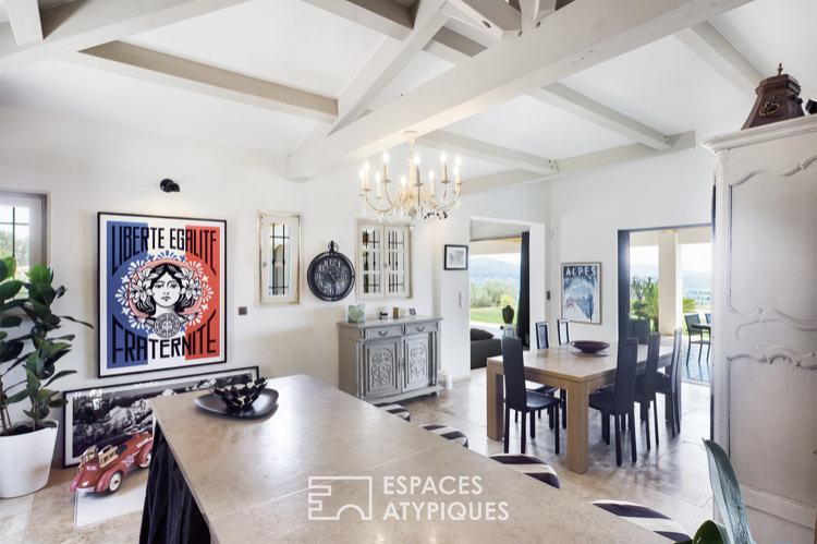 Villa contemporaine au milieu des vignes