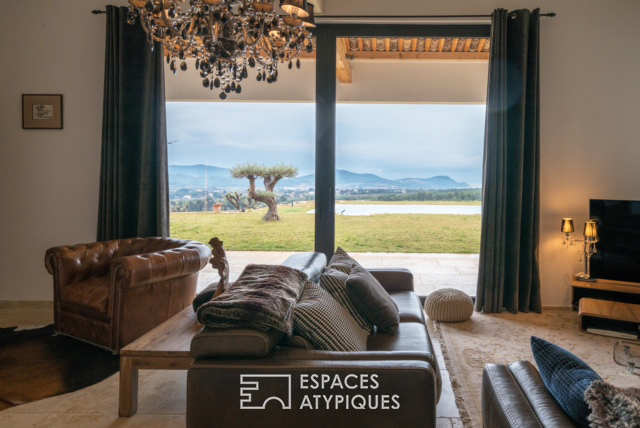 Villa contemporaine au milieu des vignes