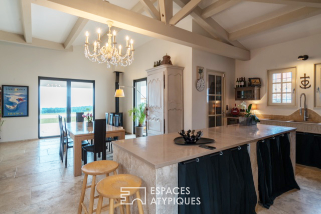 Villa contemporaine au milieu des vignes