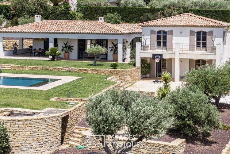 Villa contemporaine au milieu des vignes