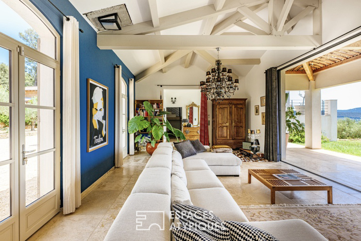 Villa contemporaine au milieu des vignes