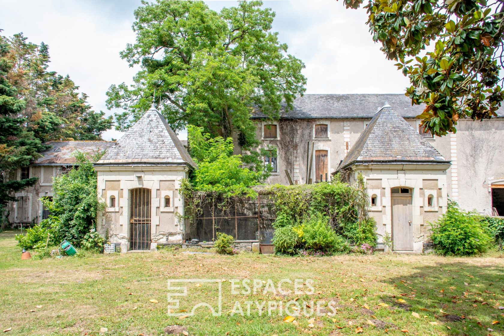 Maison de maître et séchoir à graines