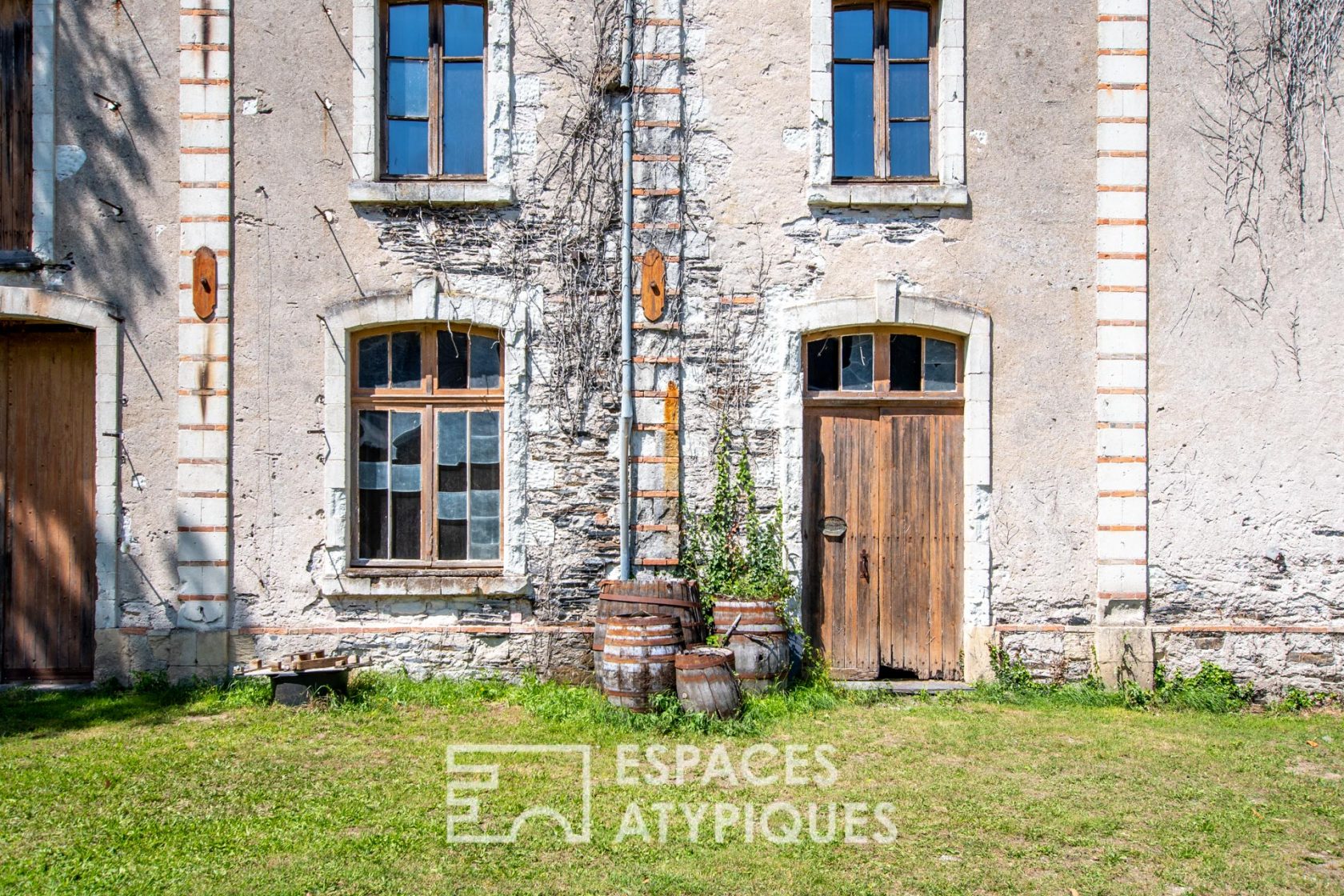 Maison de maître et séchoir à graines