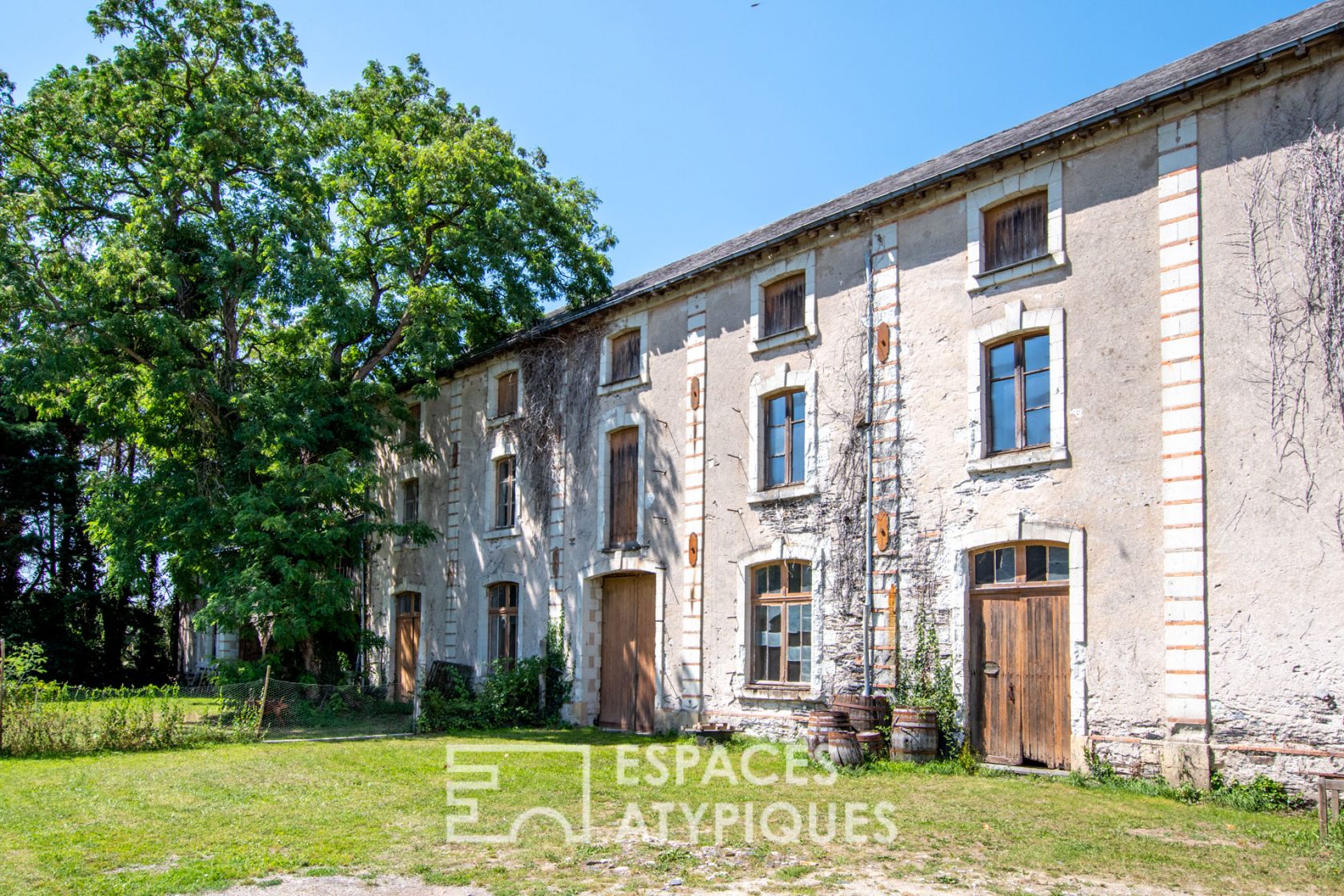 Maison de maître et séchoir à graines