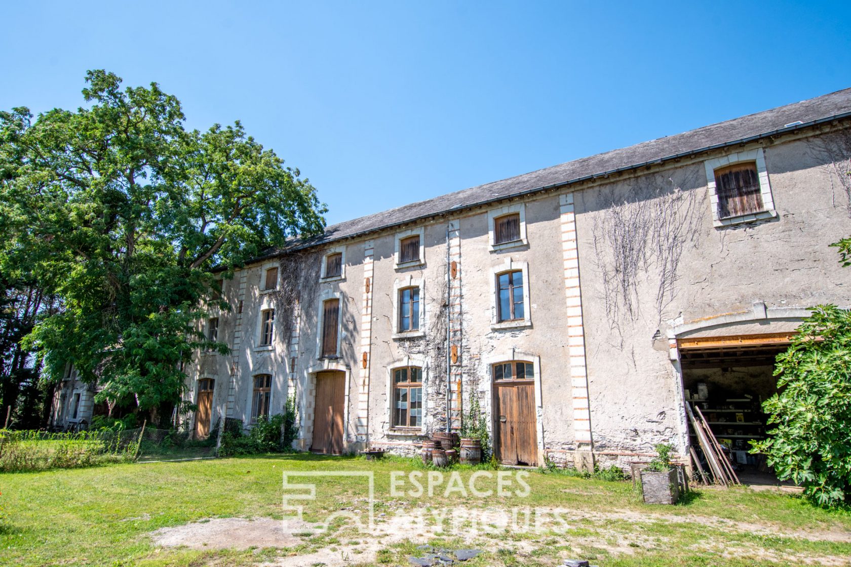 Maison de maître et séchoir à graines