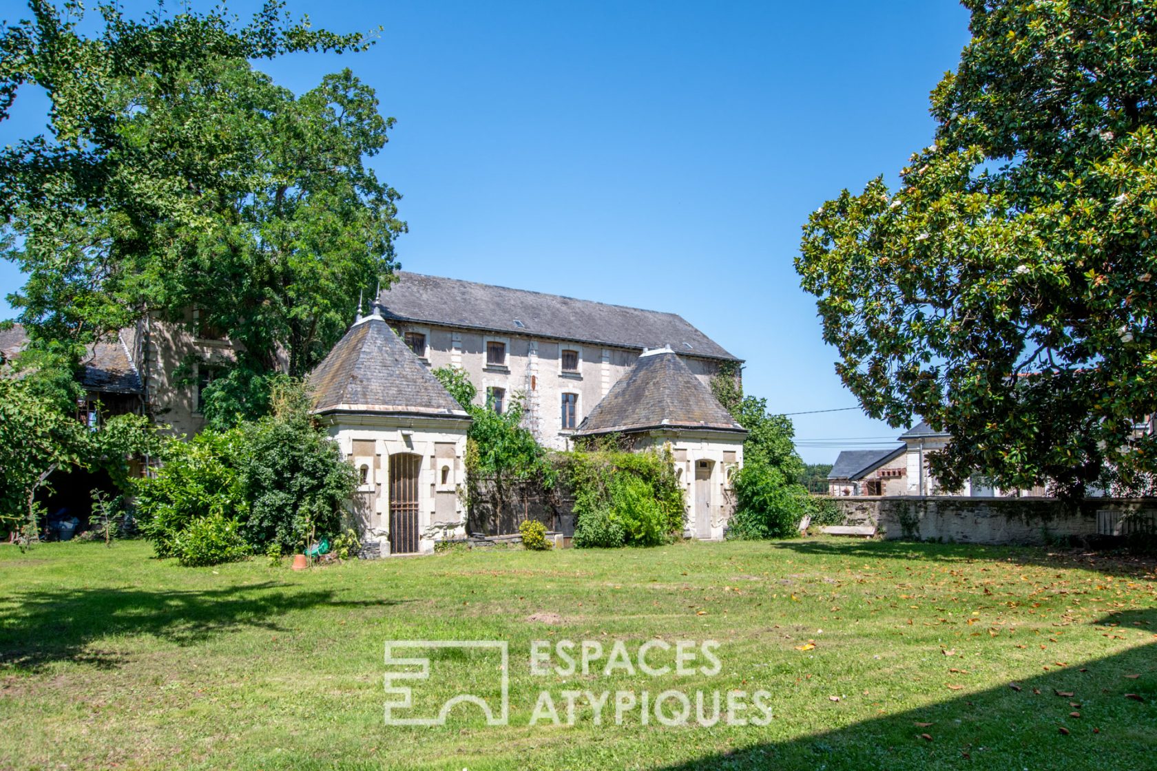 Maison de maître et séchoir à graines