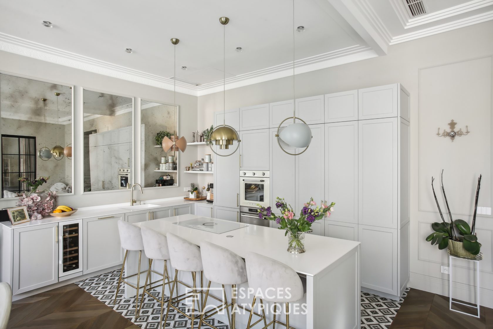 Haussmannian and contemporary apartment in Nice