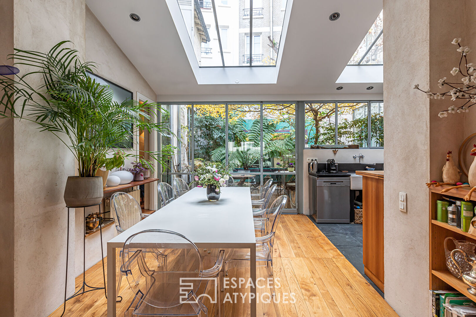Loft in a former printing house with patio
