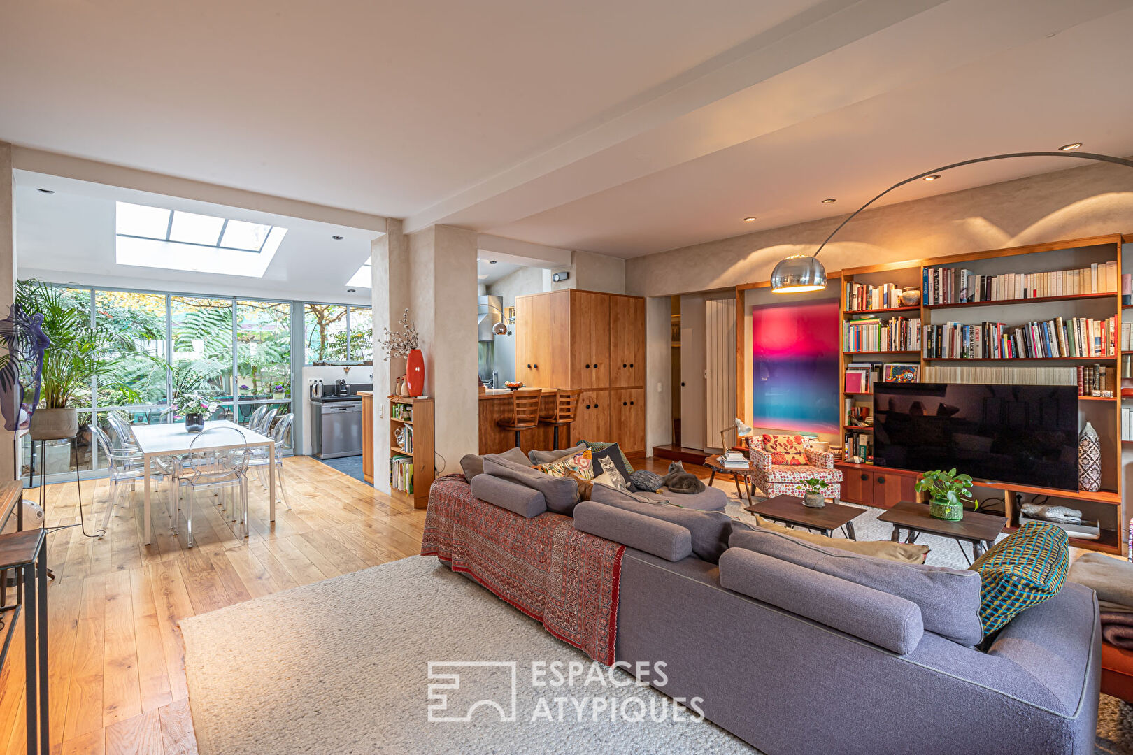Loft in a former printing house with patio