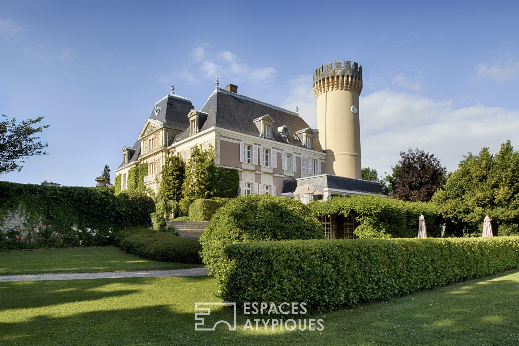 Country castle near Lyon