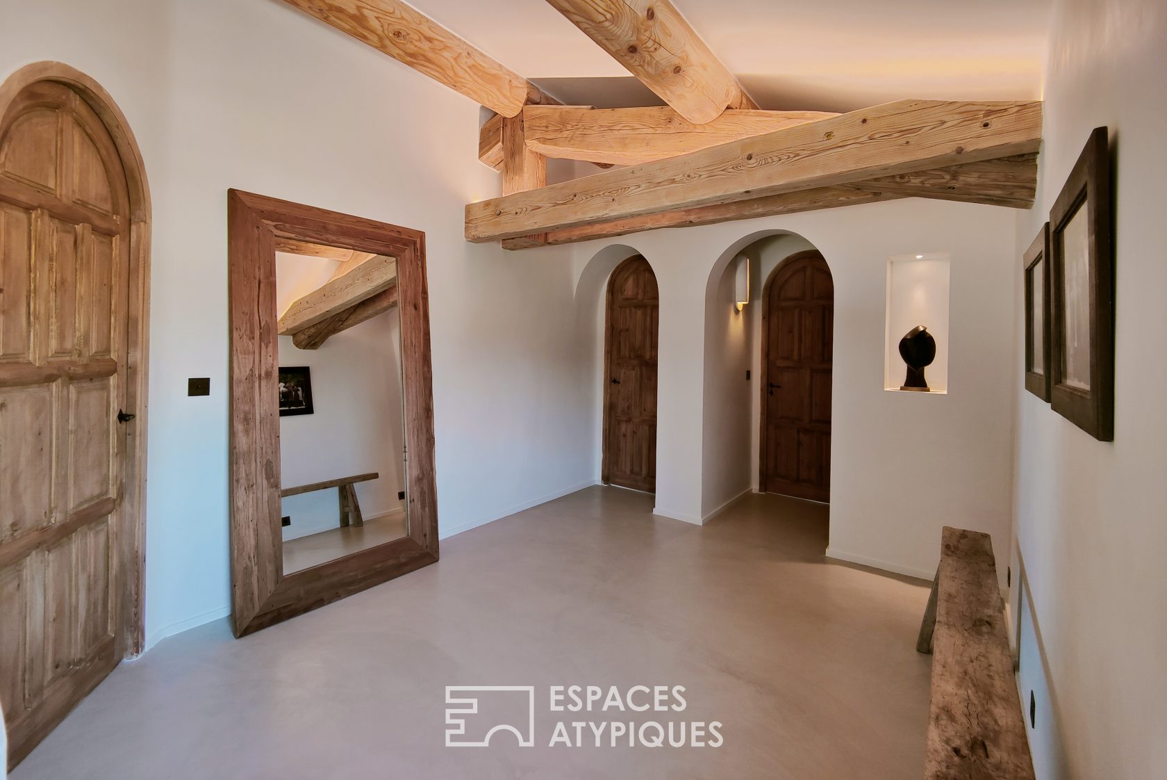 Mas provençal en pierre esprit méditerranéen