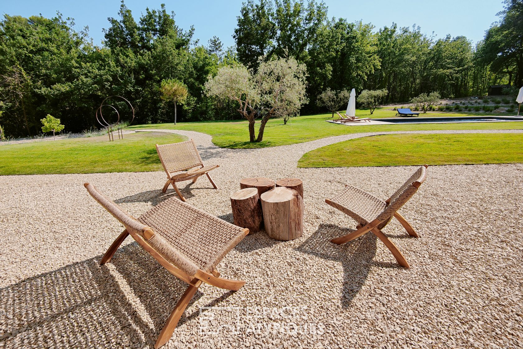 Mas provençal en pierre esprit méditerranéen