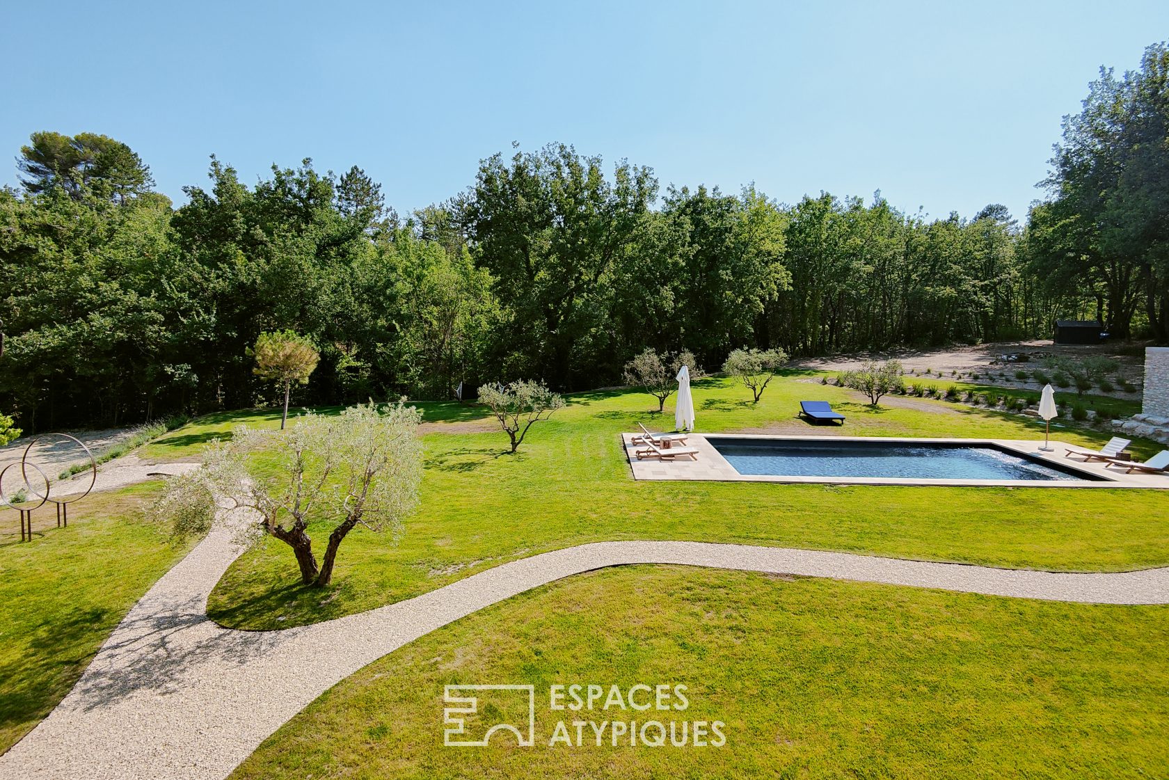Mas provençal en pierre esprit méditerranéen