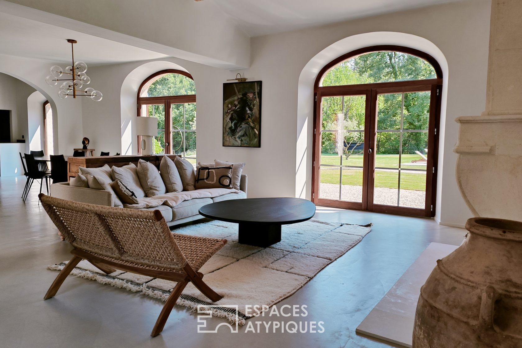 Mas provençal en pierre esprit méditerranéen
