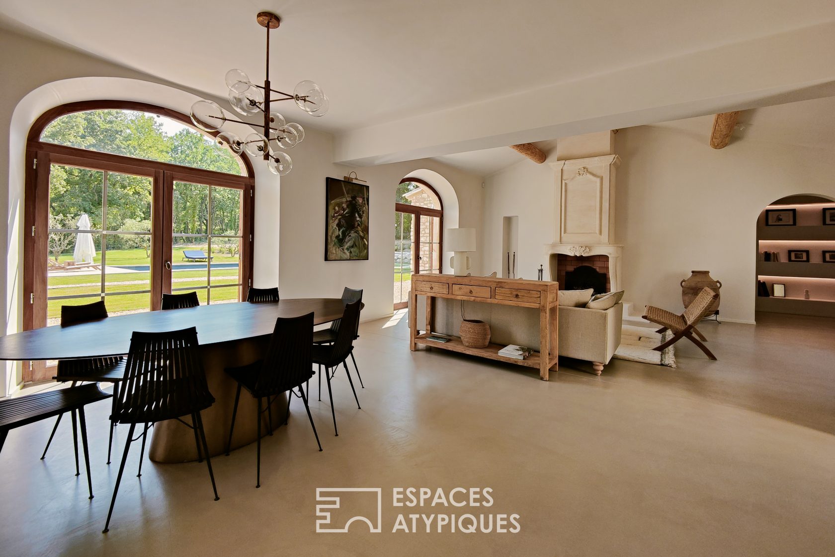 Mas provençal en pierre esprit méditerranéen