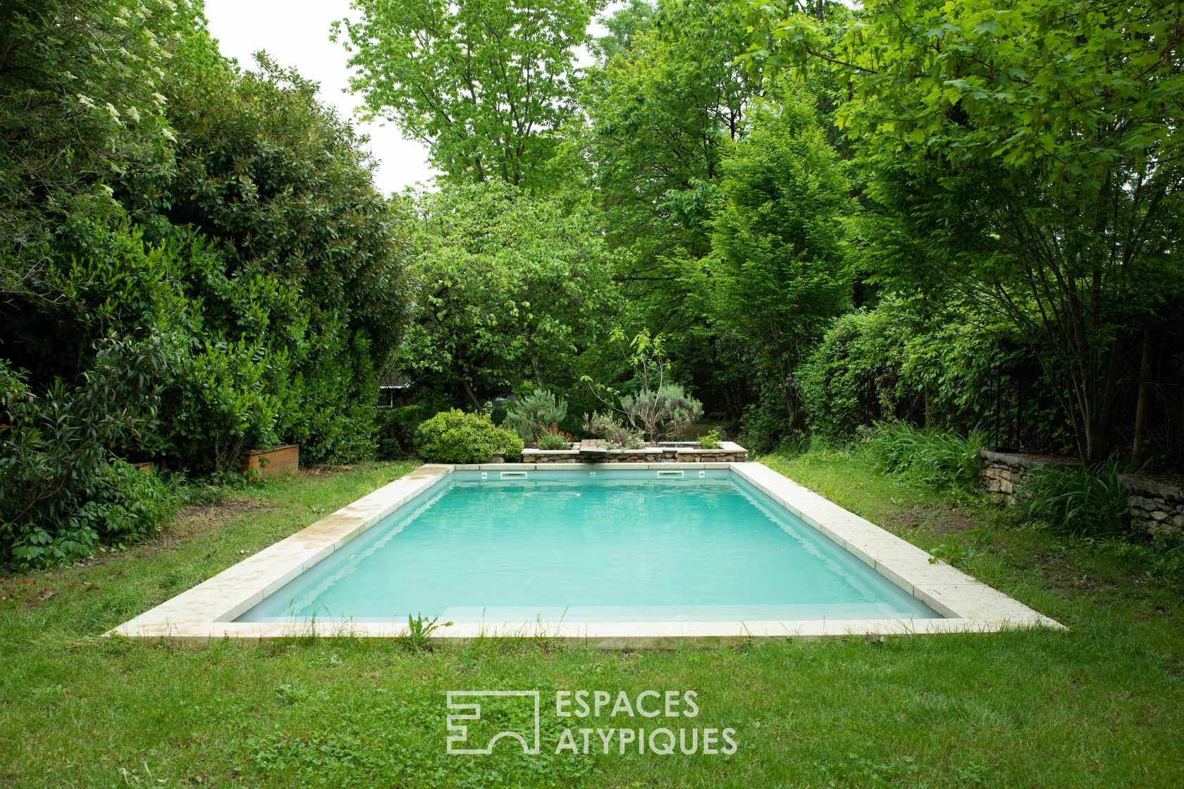 Grande maison contemporaine avec ancienne orangerie rénovée