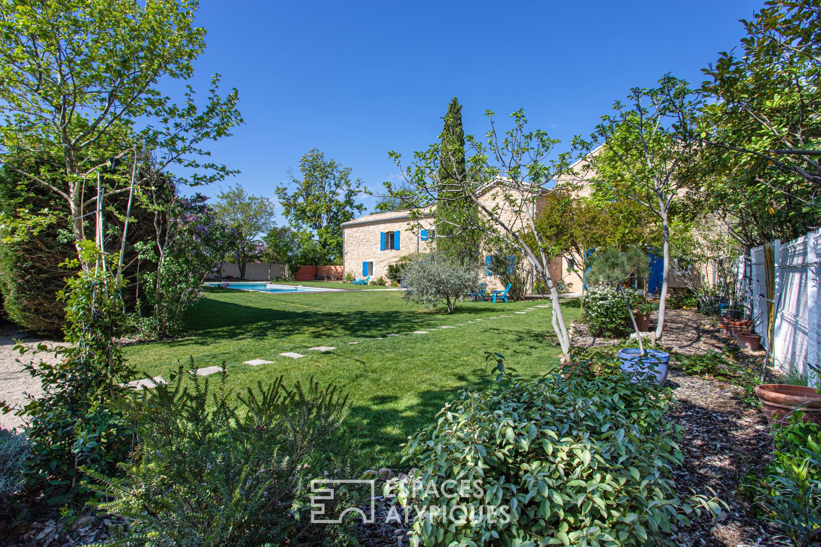Renovated contemporary farmhouse with swimming pool