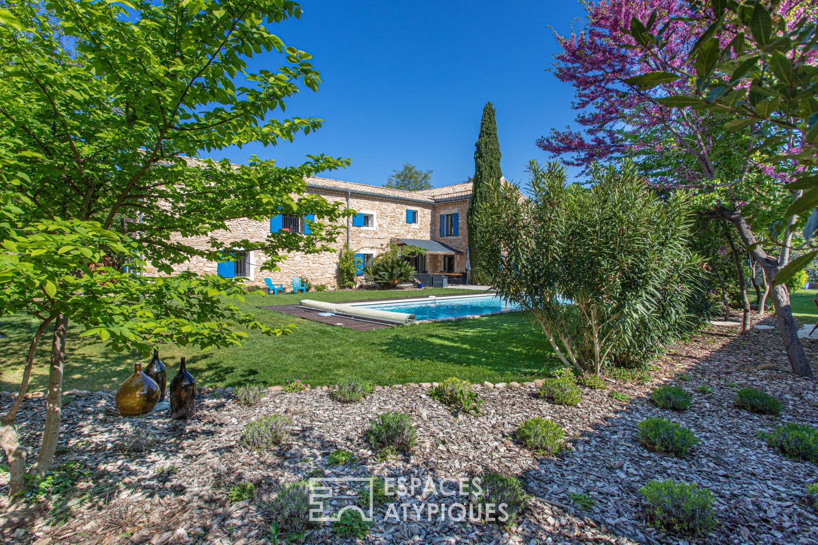 Renovated contemporary farmhouse with swimming pool