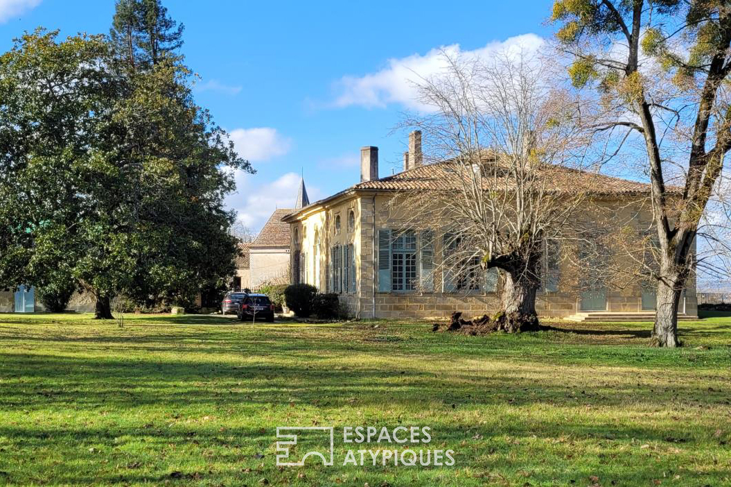 Château 18ème surplombant la Garonne