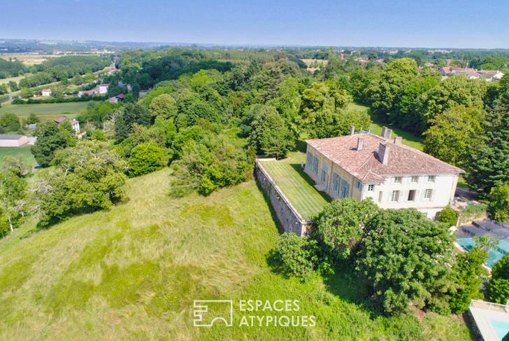 Château 18ème surplombant la Garonne